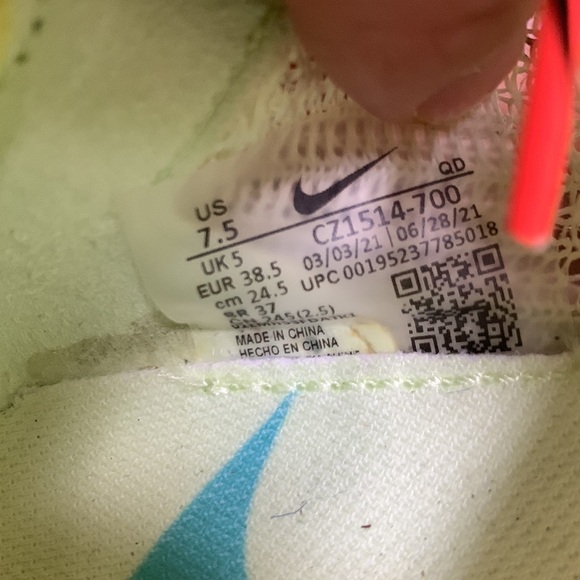 Nike Air Zoom Alphafly Next% Lightweight Running Sneakers - Picture 7 of 9